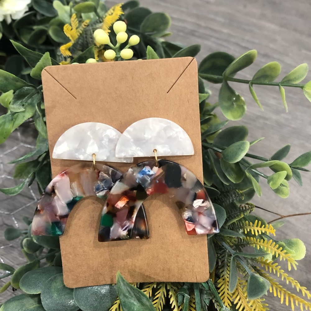 🔆Flash Sale 🔆 Statement Resin Earrings. - Picture 3 of 3